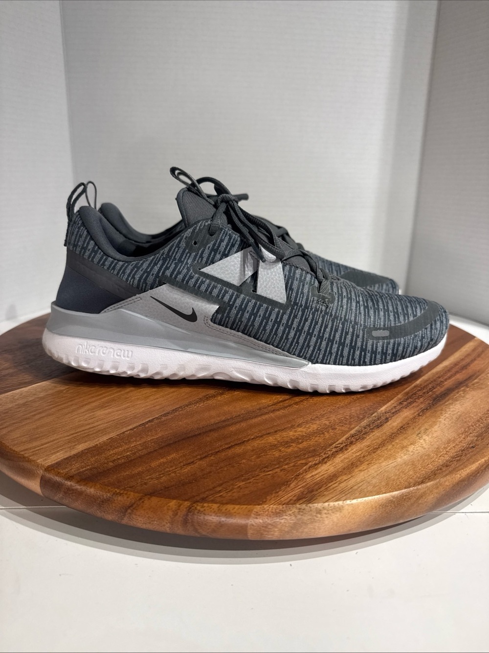 Nike Renew Arena Cool Grey Lace Up Shoes Sneakers Men’s Size 11